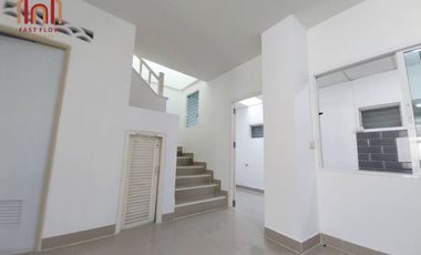For sale!! Townhouse, Baan Worarak, Rangsit, Khlong 3, newly renovated house, near the village entrance and exit, extended garage, built-in kitchen, n