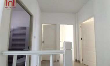 For sale!! Townhouse, Baan Worarak, Rangsit, Khlong 3, newly renovated house, near the village entrance and exit, extended garage, built-in kitchen, n
