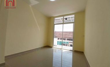 For sale!! Townhouse, Baan Worarak, Rangsit, Khlong 3, newly renovated house, near the village entrance and exit, extended garage, built-in kitchen, n