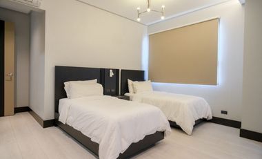 4BR 27 Annapolis Penthouse (330sqm) with 5T&B 6 Parking - FOR SALE