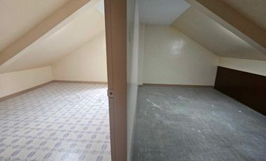 Rush sale Spacious cozy home with sorrounding Pinetrees