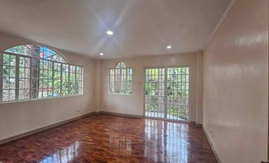Rush sale Spacious cozy home with sorrounding Pinetrees
