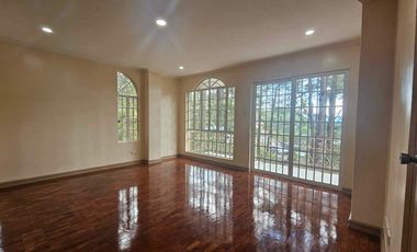 Rush sale Spacious cozy home with sorrounding Pinetrees