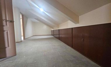 Rush sale Spacious cozy home with sorrounding Pinetrees