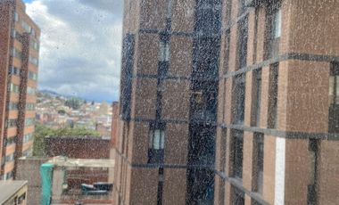ARRIENDO APARTAESTUDIO AMOBLADO CON ADMON E INTERNET EN EL CENTRO DE BOGOTA