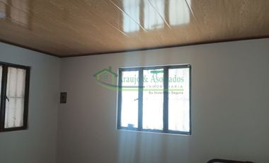 SE ARRIENDA CASALOTE EN LA VEREDA MANUEL SUR.