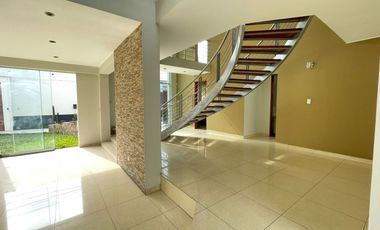 Oportunidad!! Casa En Venta Sol De La Molina, Excelente Ubicacion-Precio Negociable