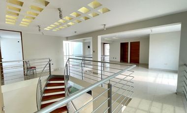 Oportunidad!! Casa En Venta Sol De La Molina, Excelente Ubicacion-Precio Negociable