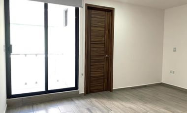 CASA CON 4 RECÁMARAS, 1 EN PLANTA BAJA EN LOMAS DE ANGELÓPOLIS