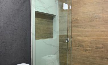 CASA CON 4 RECÁMARAS, 1 EN PLANTA BAJA EN LOMAS DE ANGELÓPOLIS