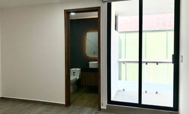 CASA CON 4 RECÁMARAS, 1 EN PLANTA BAJA EN LOMAS DE ANGELÓPOLIS