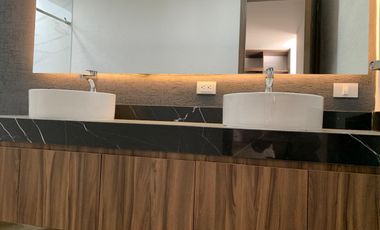 CASA CON 4 RECÁMARAS, 1 EN PLANTA BAJA EN LOMAS DE ANGELÓPOLIS