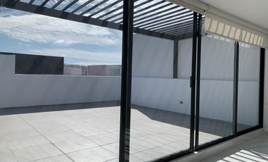 CASA CON 4 RECÁMARAS, 1 EN PLANTA BAJA EN LOMAS DE ANGELÓPOLIS