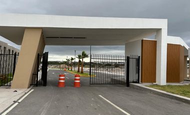 Linda casa en venta 3 recamaras cerca Univ Mondragón y Pqe Ind El Marques JF