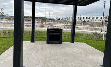 Linda casa en venta 3 recamaras cerca Univ Mondragón y Pqe Ind El Marques JF