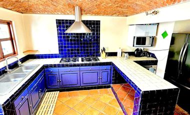 BÓVEDAS QUE INSPIRAN, ESPACIOS QUE ENAMORAN: RESIDENCIA DE UNA SOLA PLANTA CON GRAN JARDÍN Y TERRAZA EN EL CAMPANARIO