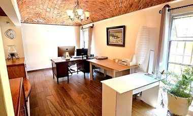 BÓVEDAS QUE INSPIRAN, ESPACIOS QUE ENAMORAN: RESIDENCIA DE UNA SOLA PLANTA CON GRAN JARDÍN Y TERRAZA EN EL CAMPANARIO
