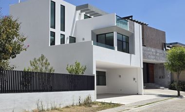 Moderna casa en venta, Lomas Angeloplis