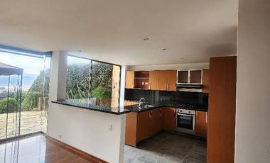 Casa 188 metros, ENCENILLOS DE SINDAMANOY, Primer condominio subiendo, 3 habitaciones cada una con baño, habitacion de servicio, 2 estudios, lavanderi