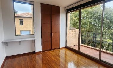 Casa 188 metros, ENCENILLOS DE SINDAMANOY, Primer condominio subiendo, 3 habitaciones cada una con baño, habitacion de servicio, 2 estudios, lavanderi