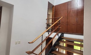 Casa 188 metros, ENCENILLOS DE SINDAMANOY, Primer condominio subiendo, 3 habitaciones cada una con baño, habitacion de servicio, 2 estudios, lavanderi