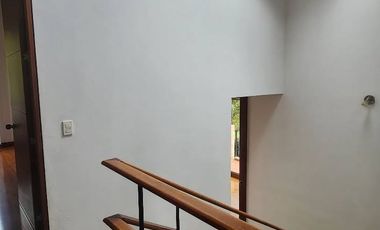 Casa 188 metros, ENCENILLOS DE SINDAMANOY, Primer condominio subiendo, 3 habitaciones cada una con baño, habitacion de servicio, 2 estudios, lavanderi
