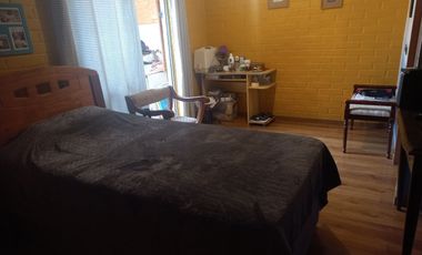 Vende Casa 3 dorm. Barrio Las Rosas