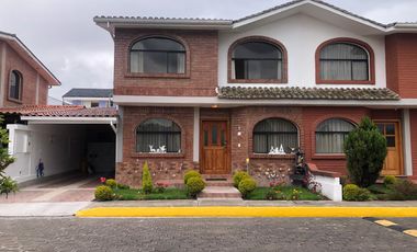 OPORTUNIDAD  Hermosa casa sector Armenia ladrillo visto, Valle de los chillos
