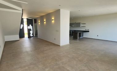 Rento hermosa casa NUEVA FRACC BOSQUES DEL REFUGIO 3 recamaras $38,000.00 mas mantenimiento