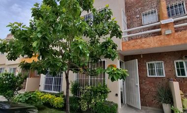 $1,200,000 Hermosa casa en VENTA en condominio Sauces, Emiliano Zapata, Morelos con alberca y seguridad