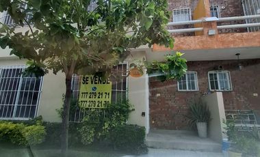 $1,200,000 Hermosa casa en VENTA en condominio Sauces, Emiliano Zapata, Morelos con alberca y seguridad