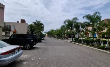 $1,200,000 Hermosa casa en VENTA en condominio Sauces, Emiliano Zapata, Morelos con alberca y seguridad