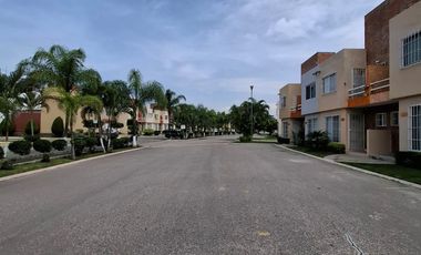 $1,200,000 Hermosa casa en VENTA en condominio Sauces, Emiliano Zapata, Morelos con alberca y seguridad