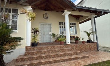 casa con amplias áreas