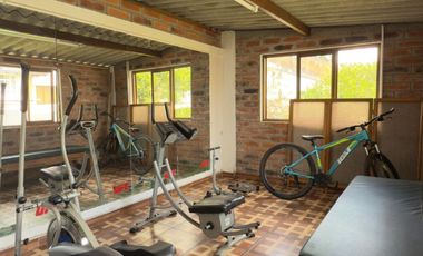 casa con amplias áreas