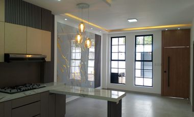 VENTA DE CASA POR LA SANTA MARTA POR EL BY PASS QUITO/QUEVEDO