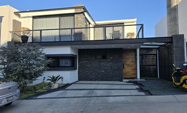 Los Robles Residencial dentro de coto Helechos.