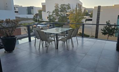 Los Robles Residencial dentro de coto Helechos.
