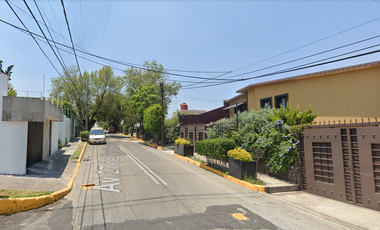 Venta de Remate en Hermosa y Amplia Casa Col. Habitacional Electra, Tlalnepantla.