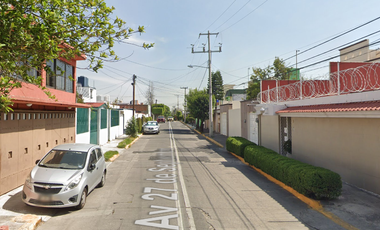 Venta de Remate en Hermosa y Amplia Casa Col. Habitacional Electra, Tlalnepantla.