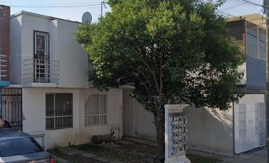 Hermosa y amplia casa con excelentes acabados y todas las comodidades que soñaste.