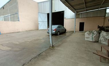 amplia bodega en Ciudad Industrial con estacionamiento techado