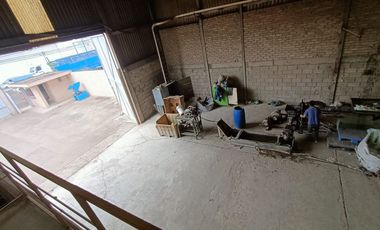 amplia bodega en Ciudad Industrial con estacionamiento techado