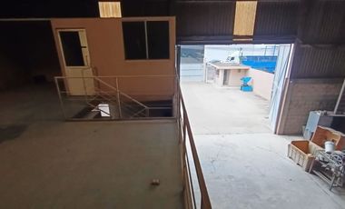 amplia bodega en Ciudad Industrial con estacionamiento techado