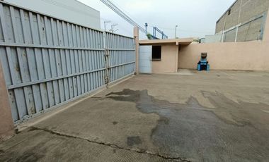amplia bodega en Ciudad Industrial con estacionamiento techado