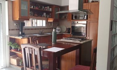 Venta Casa 3 Dormitorios Lanús Oeste Piscina Cocheras