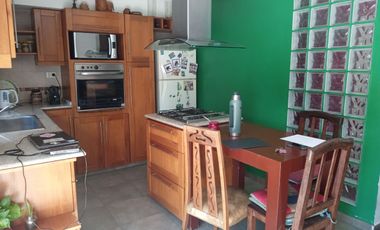Venta Casa 3 Dormitorios Lanús Oeste Piscina Cocheras