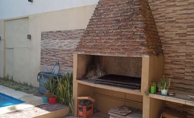 Venta Casa 3 Dormitorios Lanús Oeste Piscina Cocheras