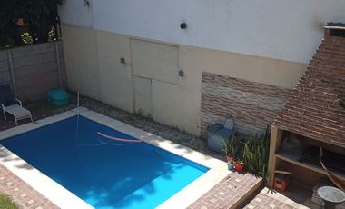 Venta Casa 3 Dormitorios Lanús Oeste Piscina Cocheras