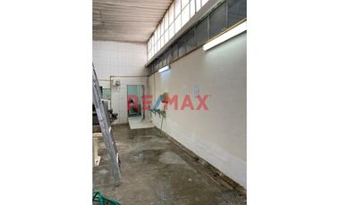 Amplio Local Comercial, Industrial En Excelente Ubicación